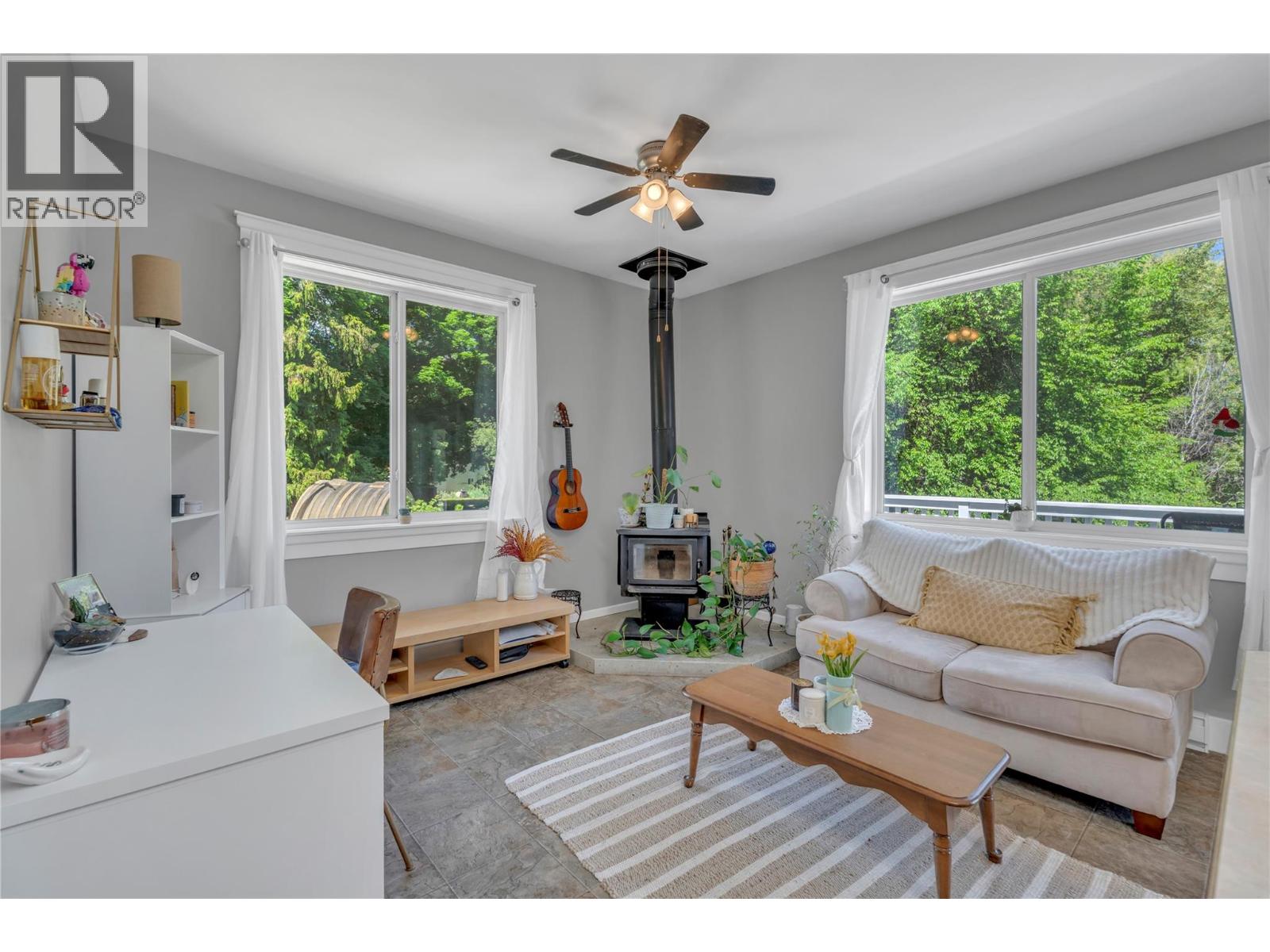 14406 Latimer Avenue, Summerland