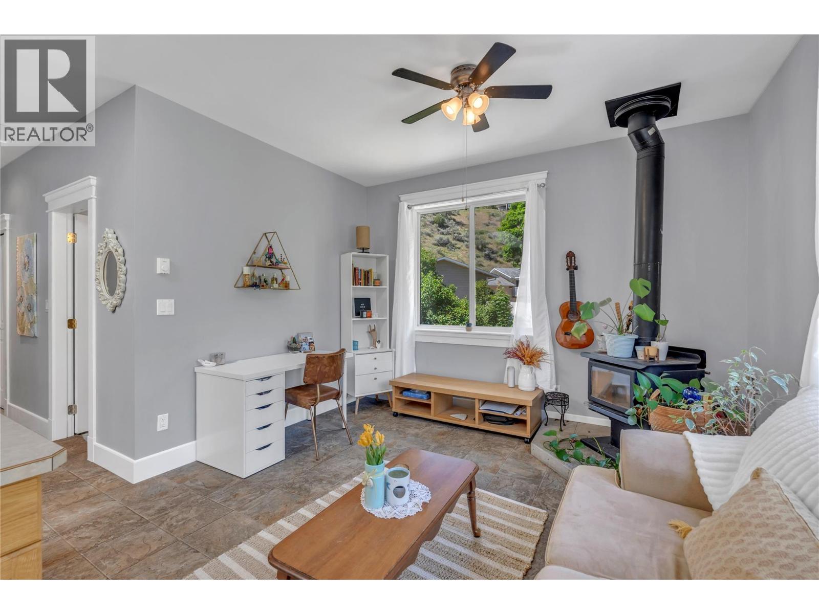 14406 Latimer Avenue, Summerland — photo 4