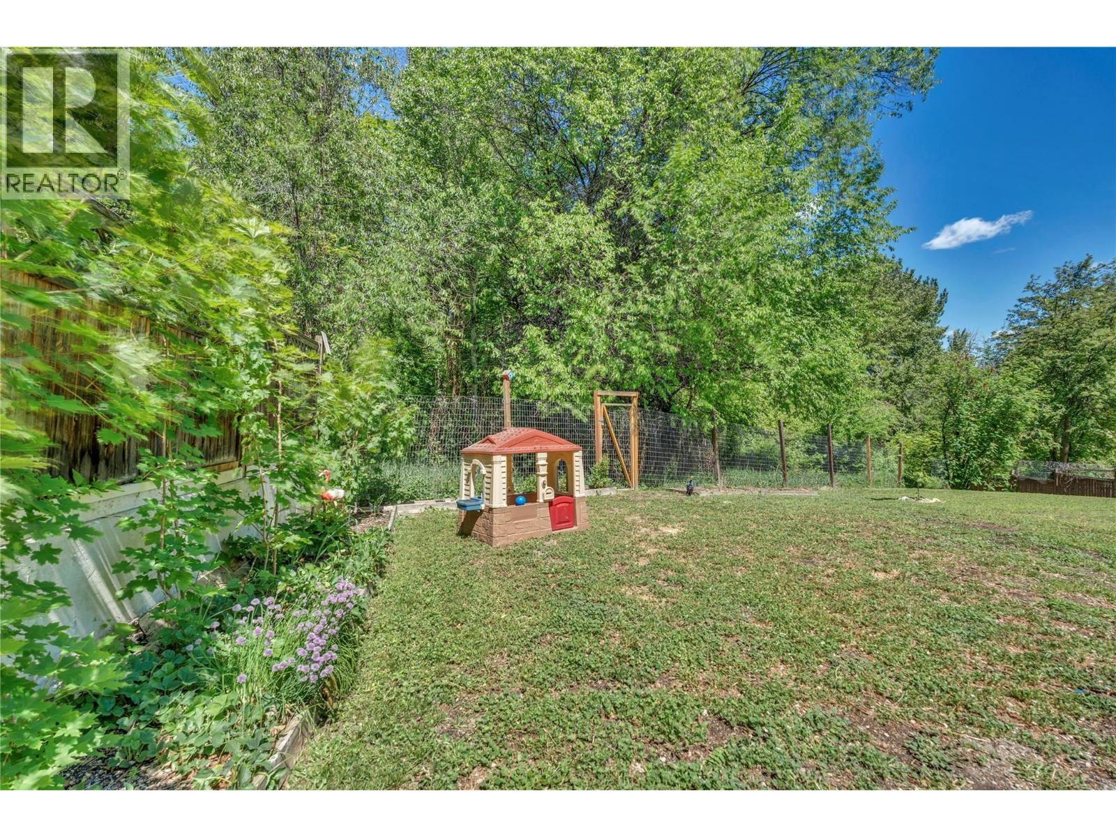 14406 Latimer Avenue, Summerland