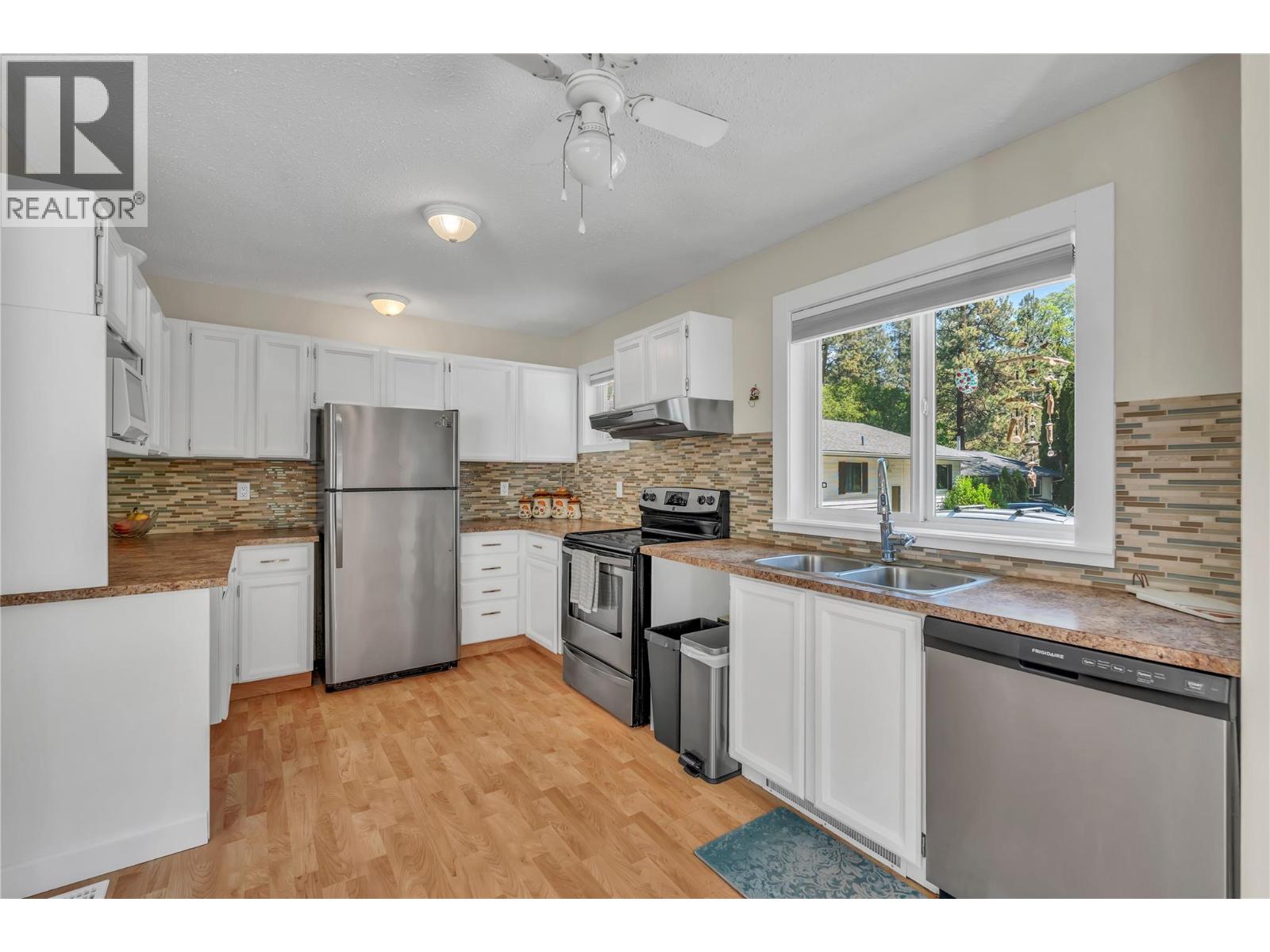 14406 Latimer Avenue, Summerland