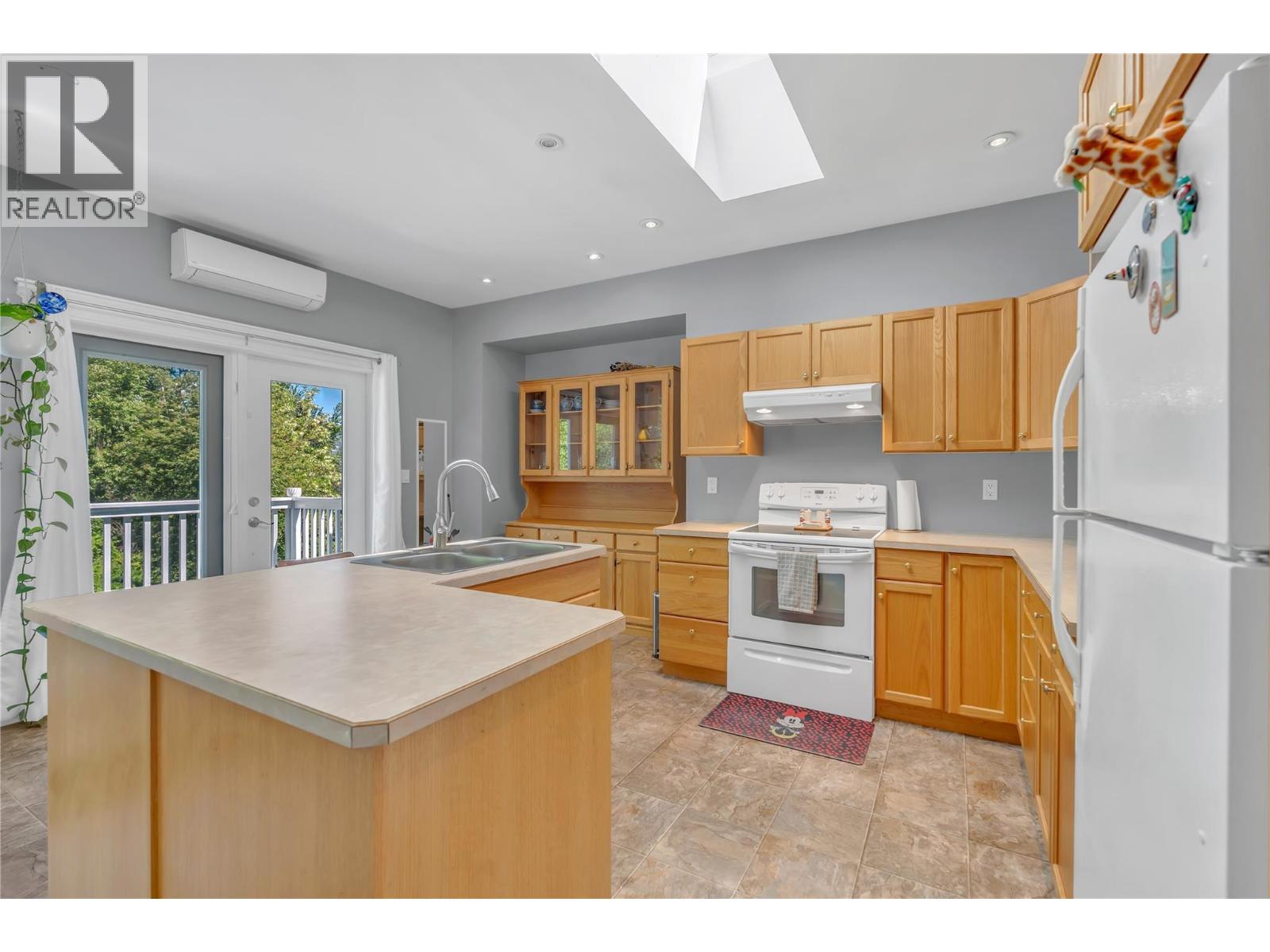 14406 Latimer Avenue, Summerland