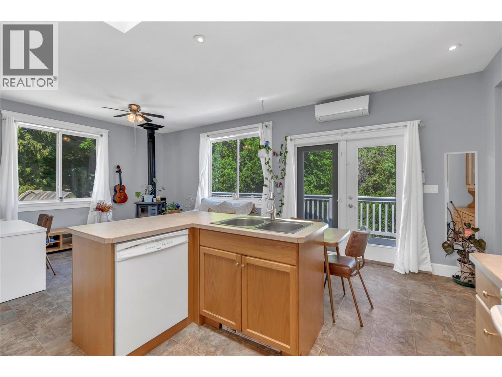 14406 Latimer Avenue, Summerland