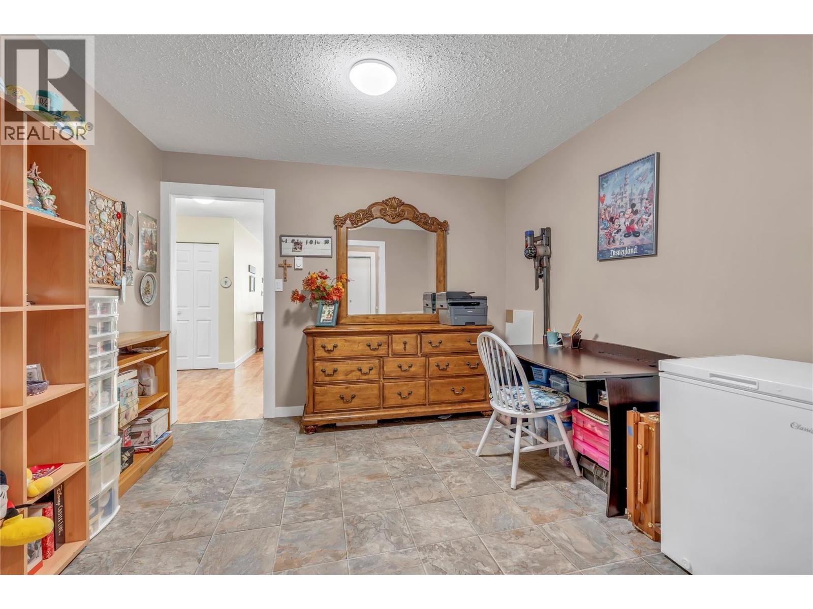 14406 Latimer Avenue, Summerland