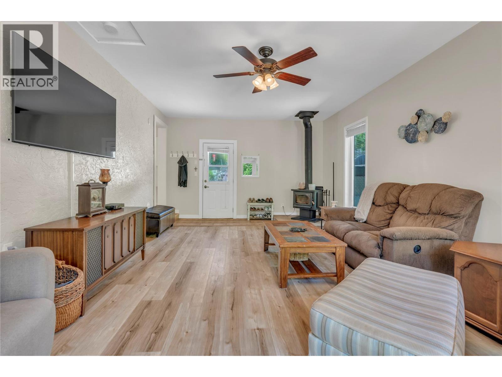 14406 Latimer Avenue, Summerland — photo 8