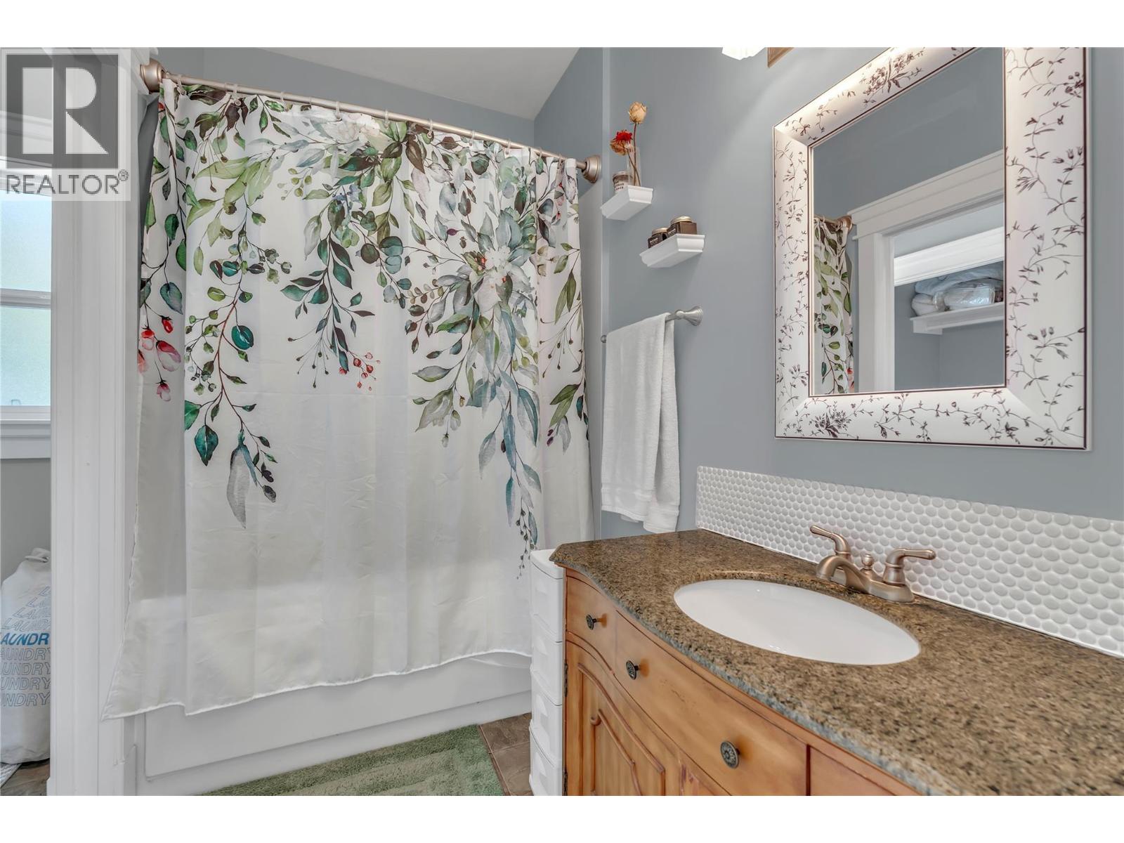 14406 Latimer Avenue, Summerland