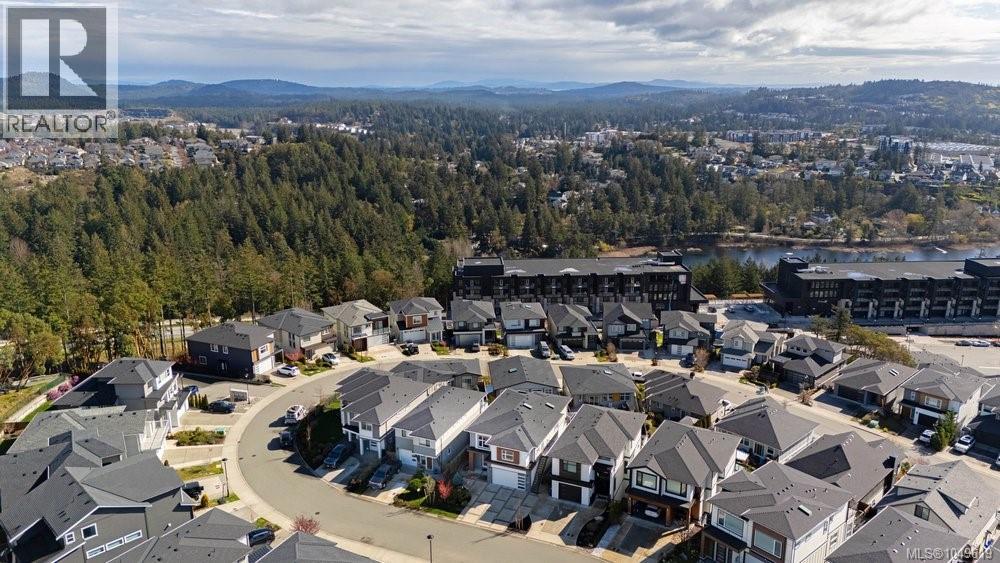  2399 Azurite Crescent, Langford