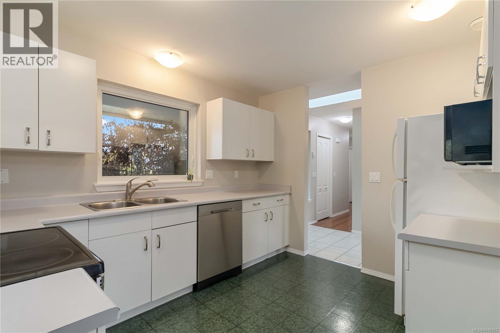 6756 Central Saanich Rd - 16
