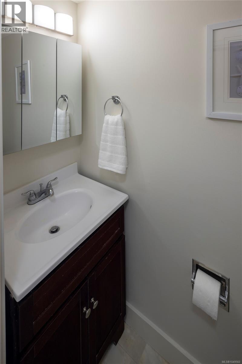 402 1157 Fairfield Road, Victoria