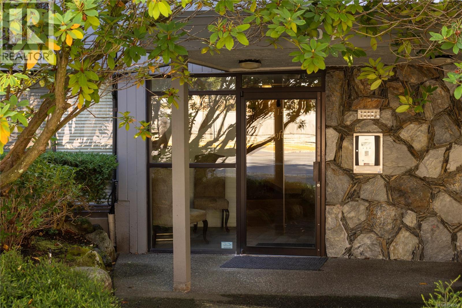 402 1157 Fairfield Road, Victoria