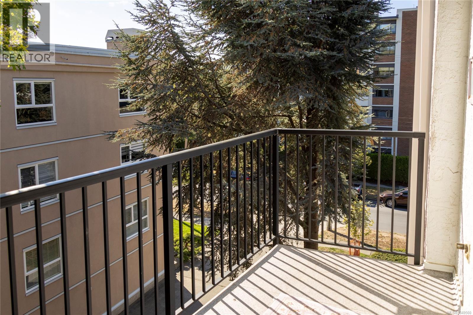 402 1157 Fairfield Road, Victoria