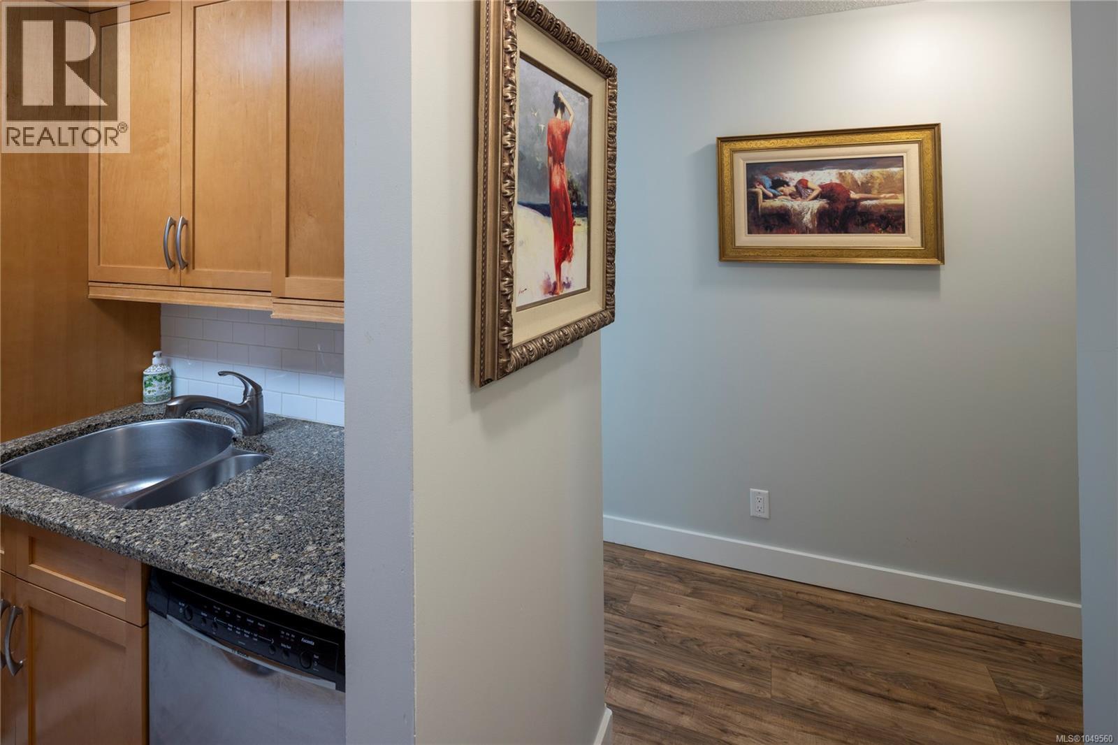 402 1157 Fairfield Road, Victoria