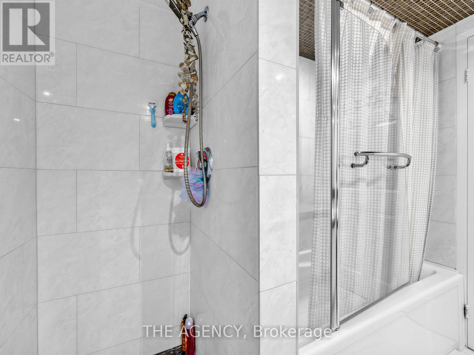 #606 99 HARBOUR SQUARE - Image 28