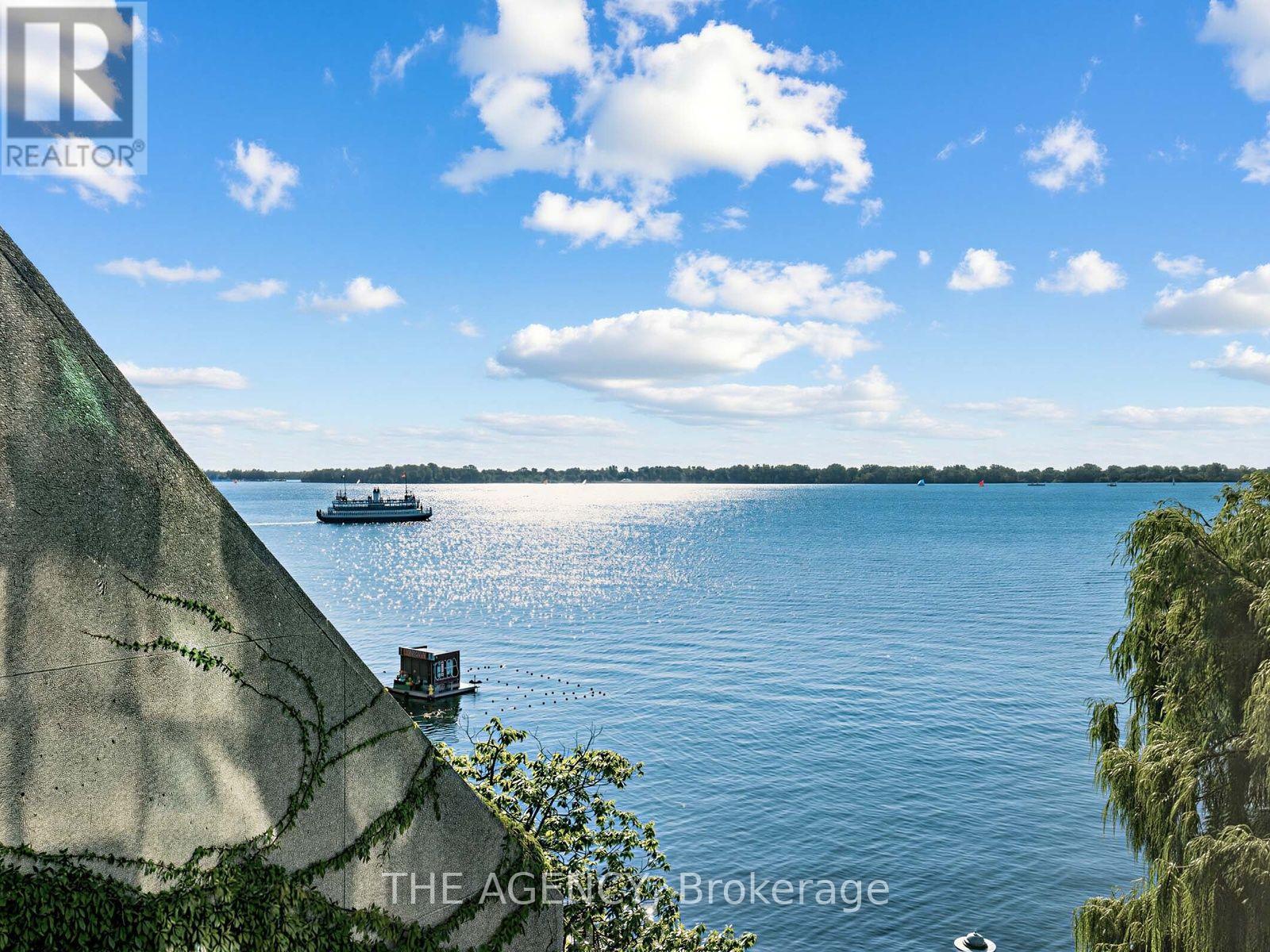 #606 99 HARBOUR SQUARE - 29