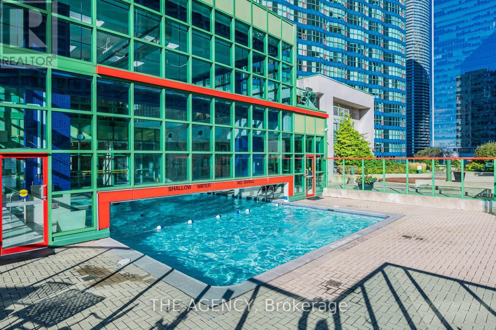 #606 99 HARBOUR SQUARE - 33
