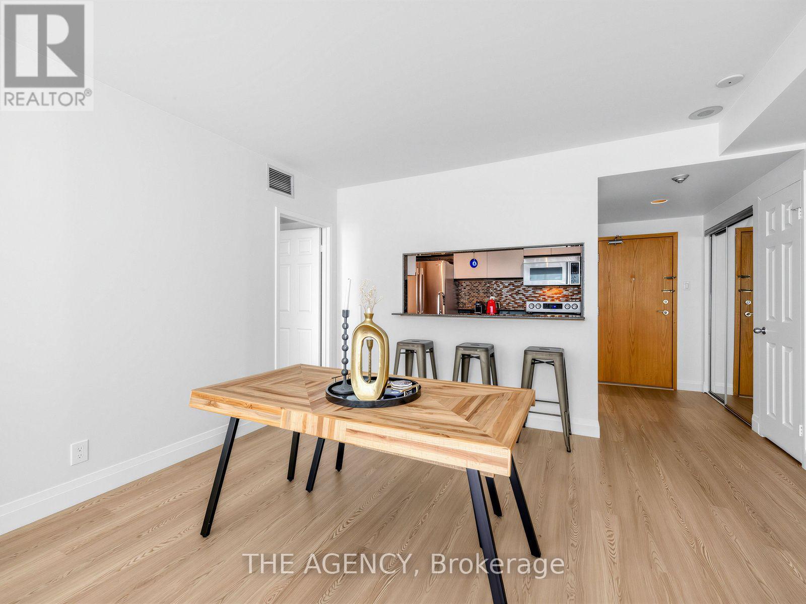 #606 99 HARBOUR SQUARE - Image 9