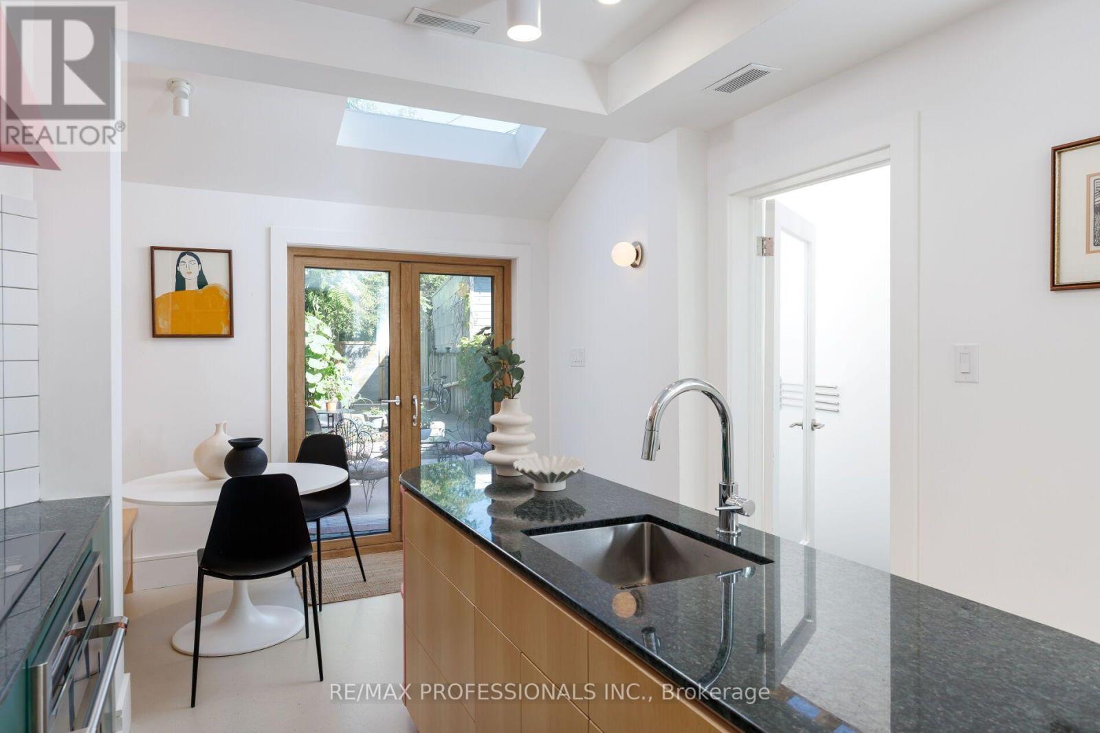 69 SHERIDAN AVENUE - Image 21