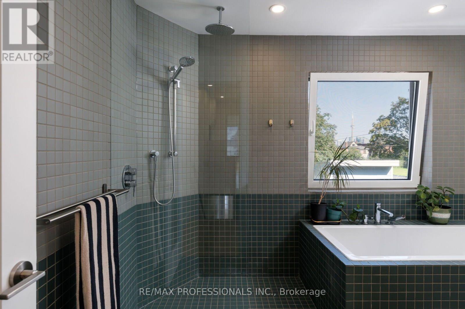 69 SHERIDAN AVENUE - Image 24