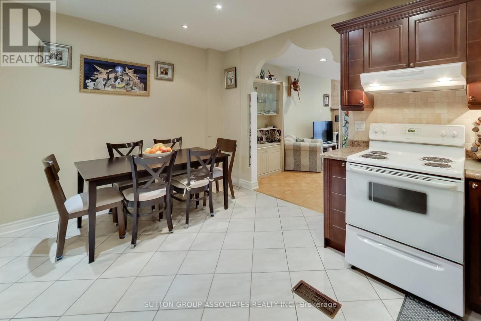 82 HELENA AVENUE - 10