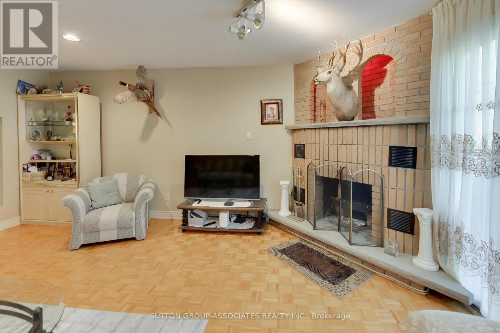 82 HELENA AVENUE - 16