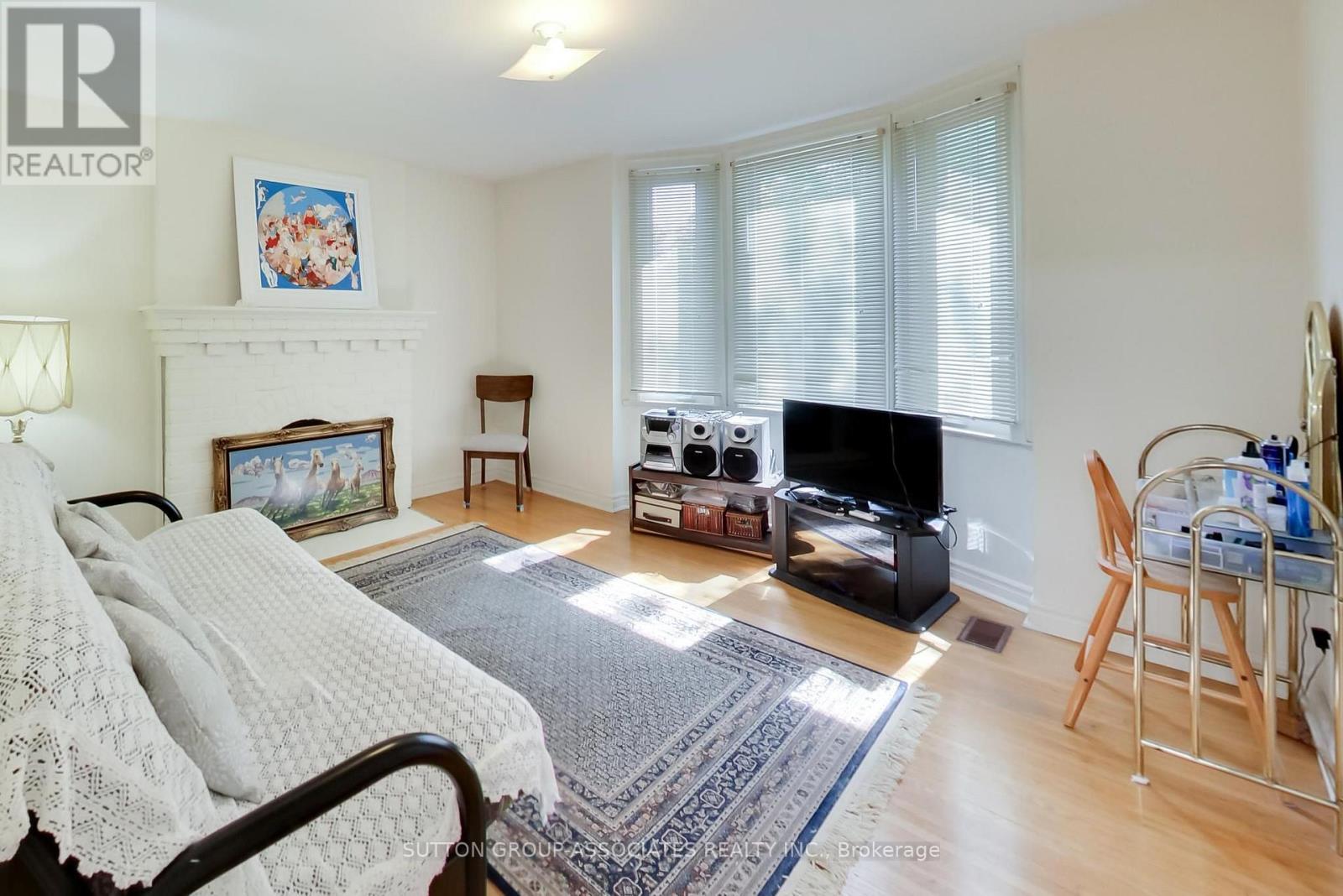 82 HELENA AVENUE - 18