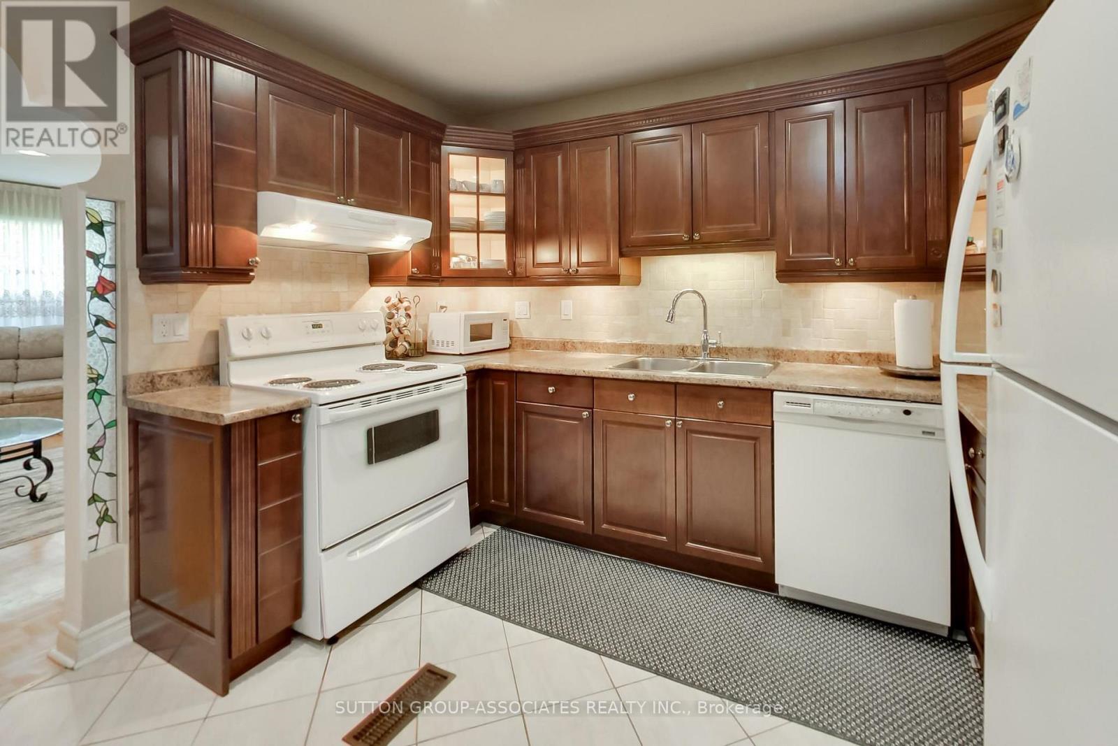 82 HELENA AVENUE - 8