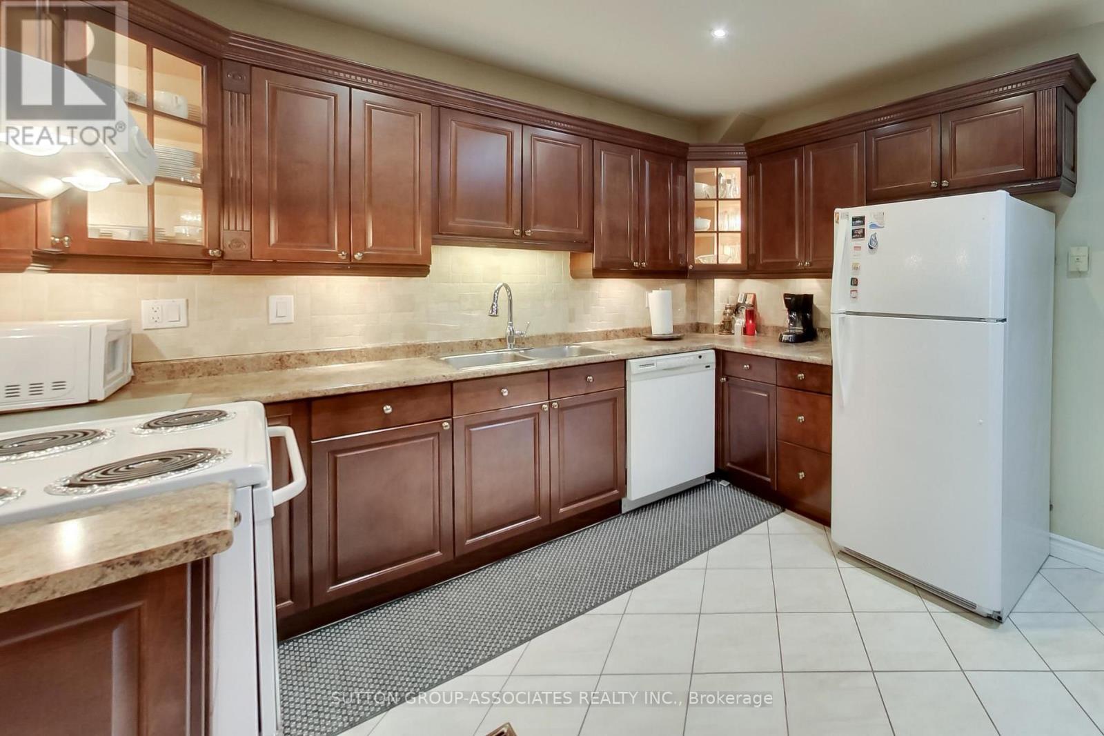 82 HELENA AVENUE - 9