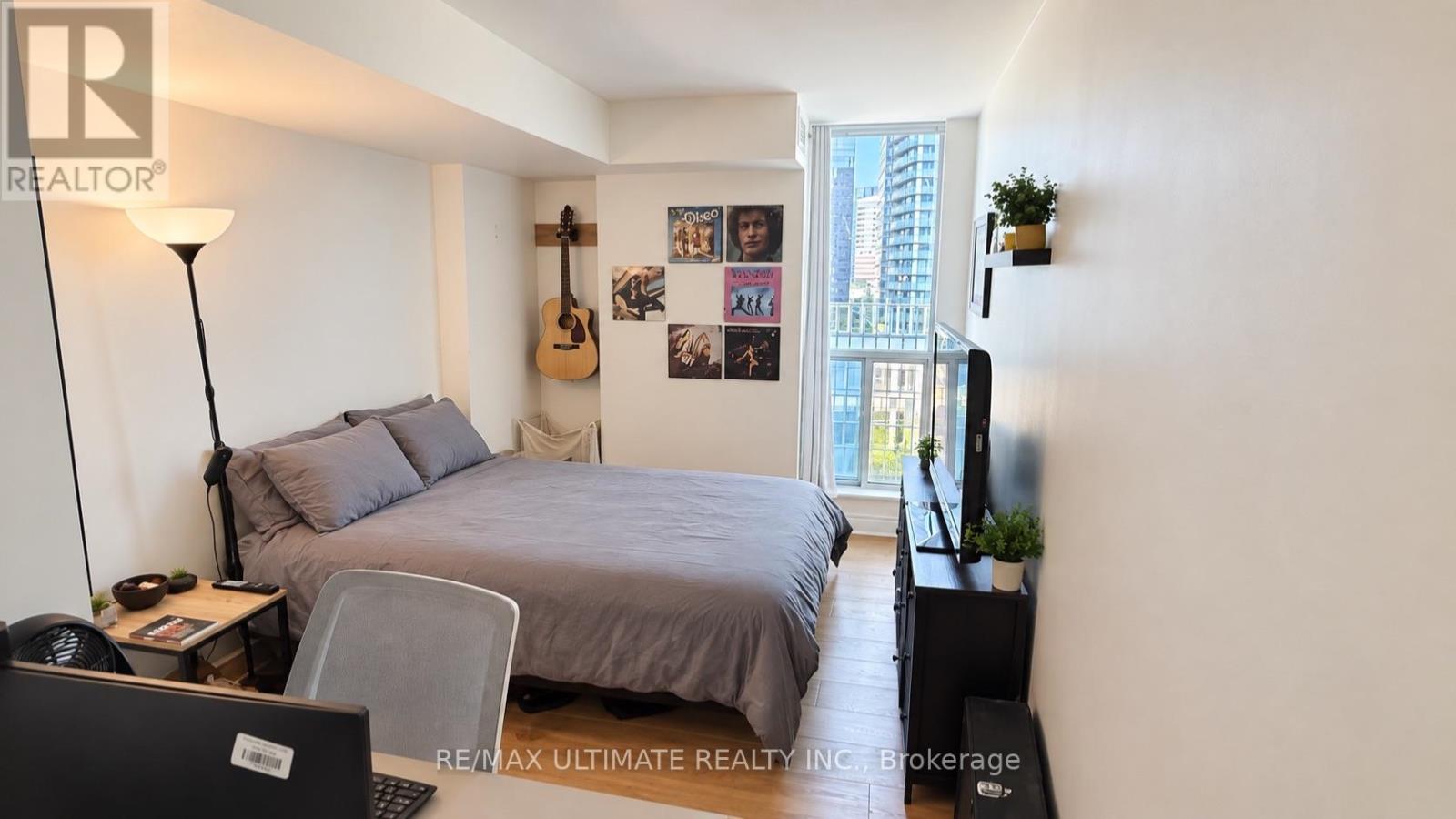 #912 208 QUEENS QUAY W - 10