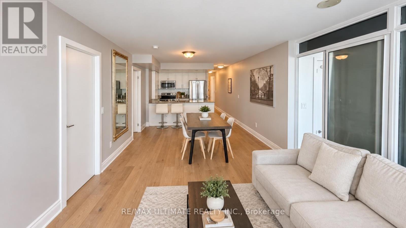 #912 208 QUEENS QUAY W - 4