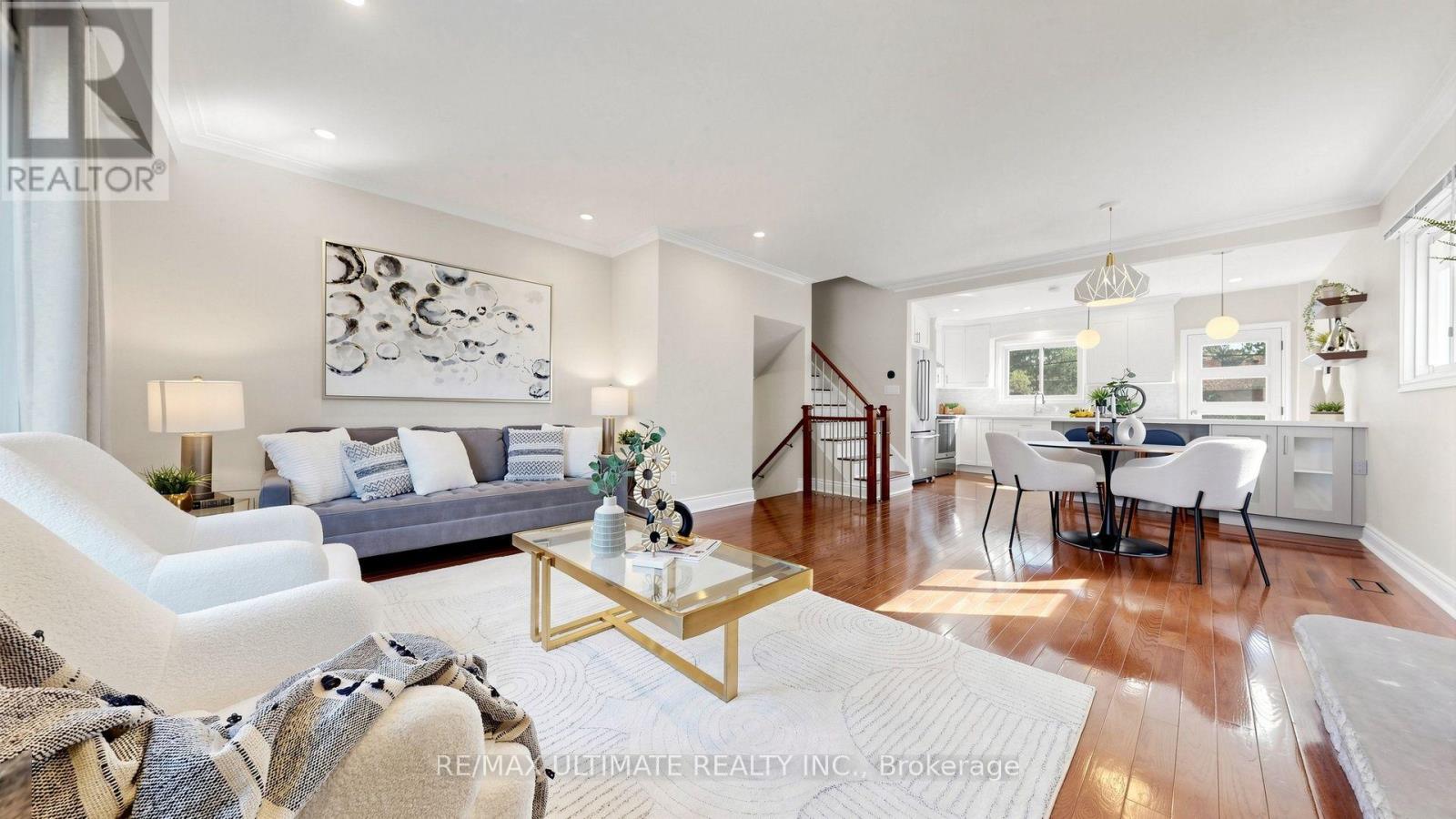 10 MONARCHWOOD CRESCENT - 2