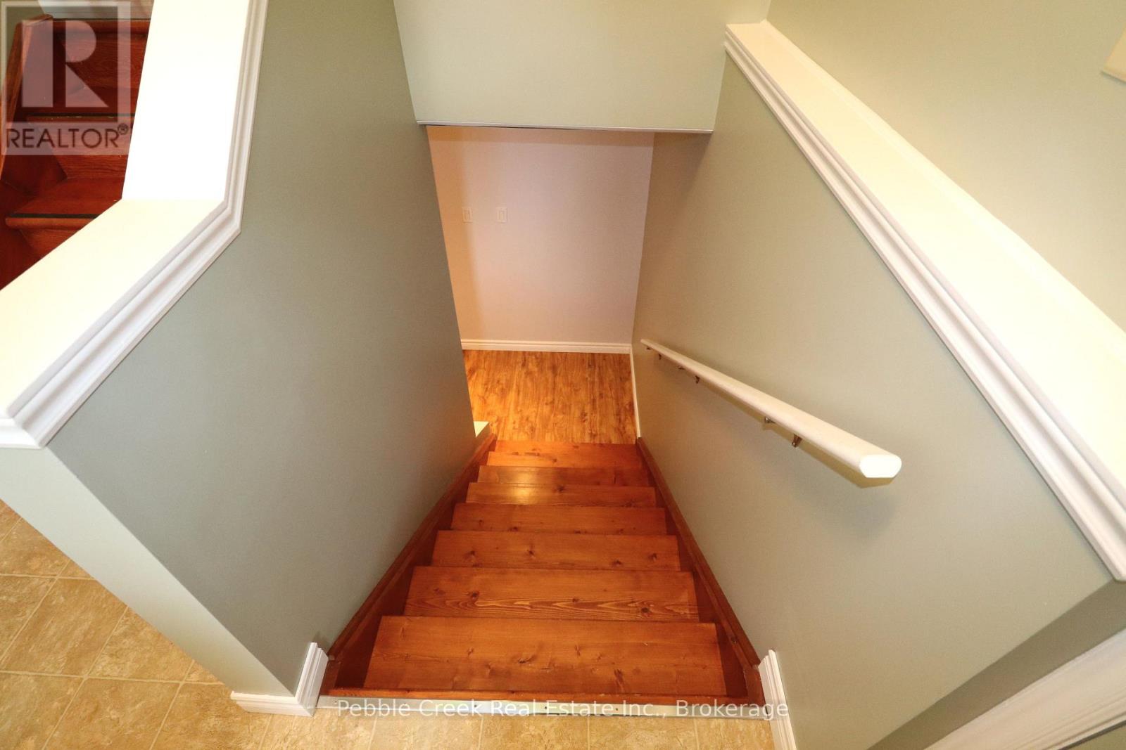 21 SUNCOAST DRIVE W - 21
