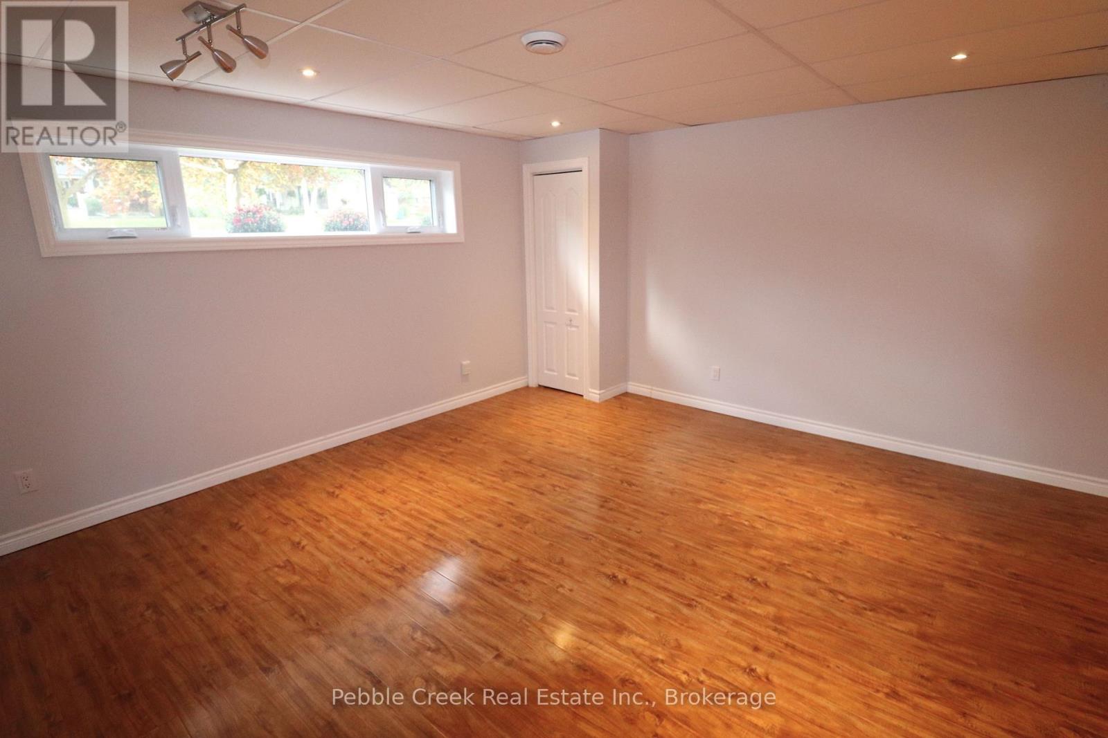21 SUNCOAST DRIVE W - 22