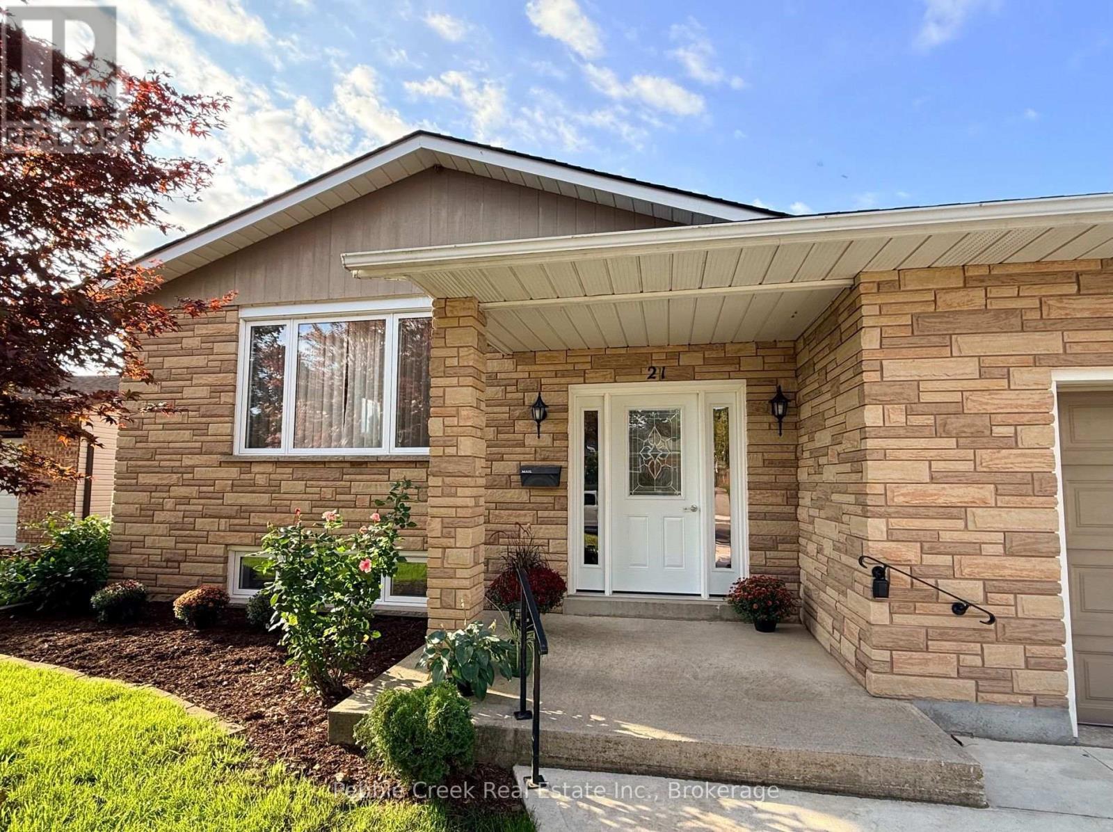 21 SUNCOAST DRIVE W - 4
