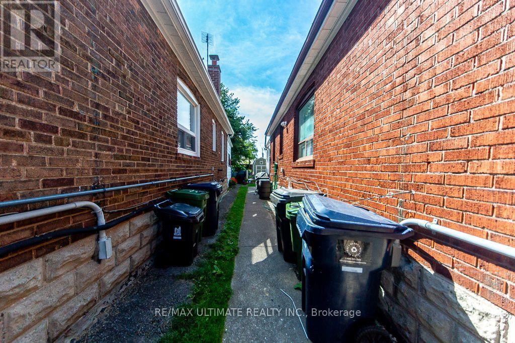 37 GOWAN AVENUE - 38