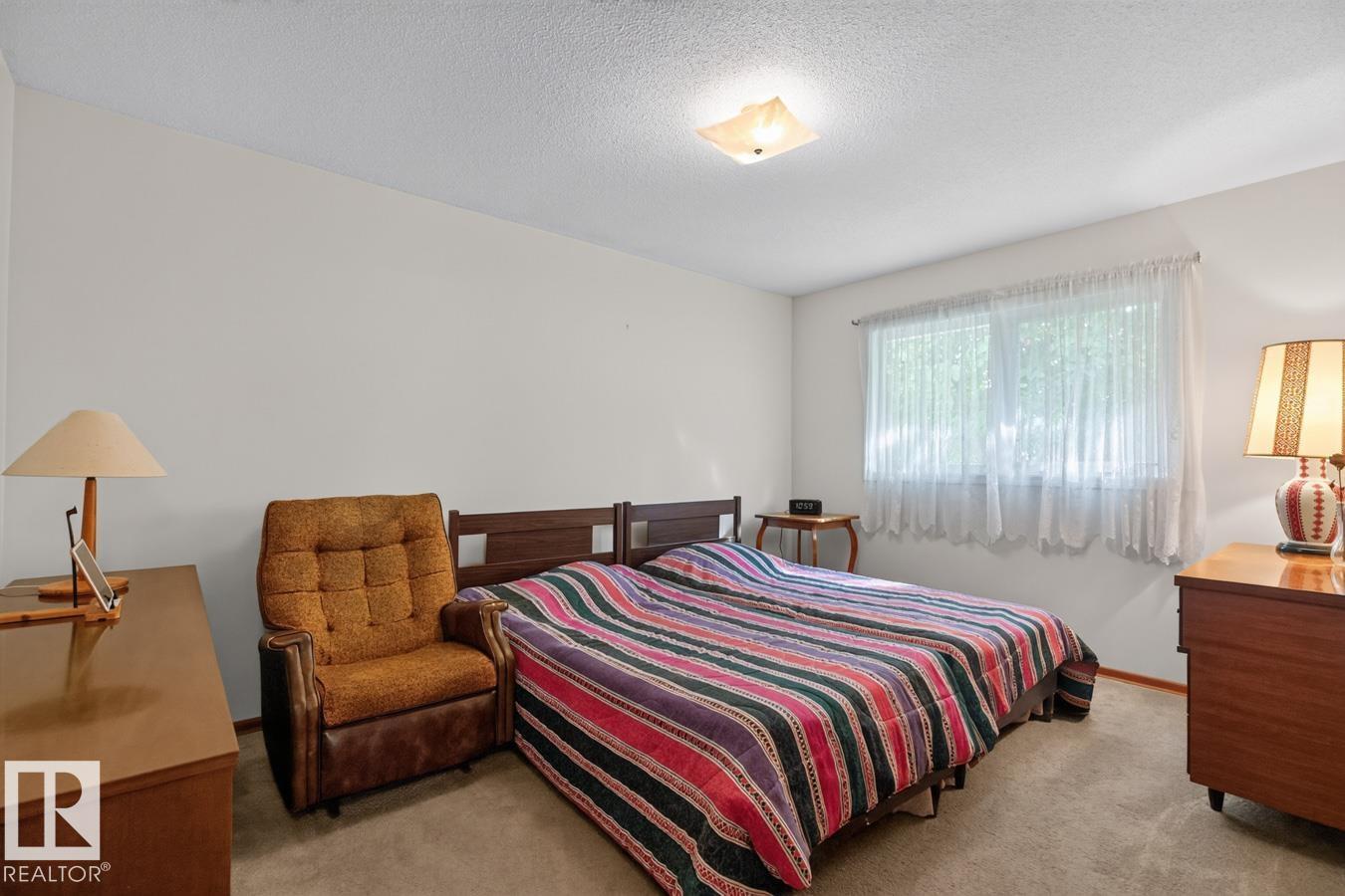12211 85 ST NW - 18