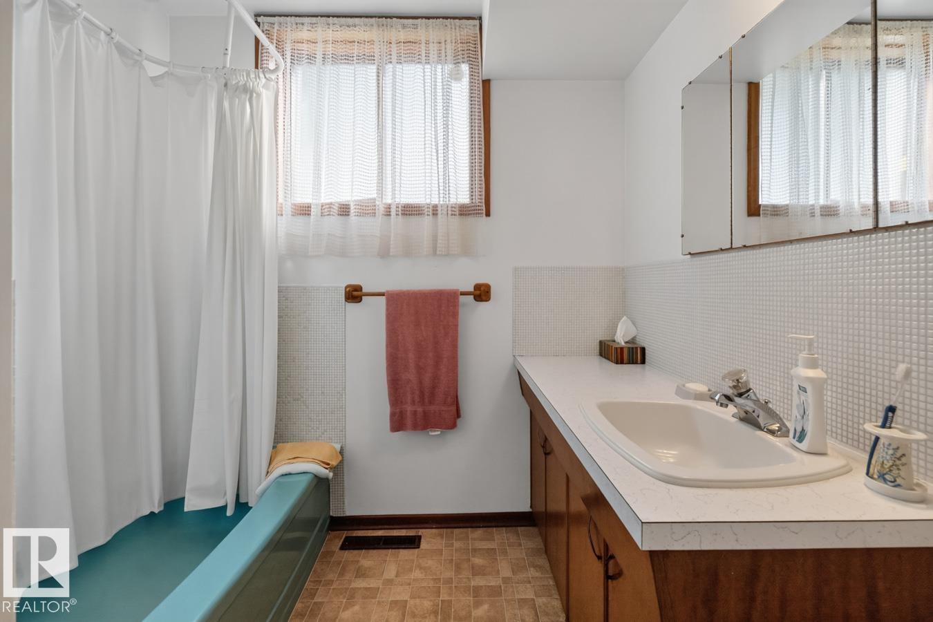 12211 85 ST NW - Image 34