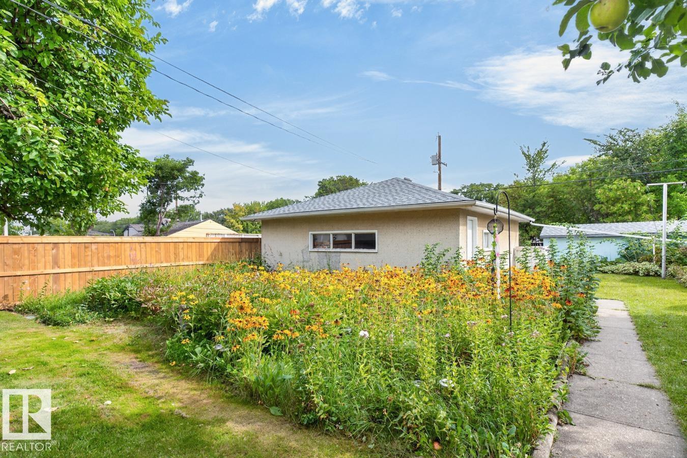 12211 85 ST NW - 40