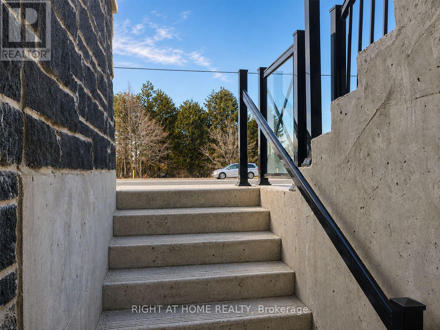 #2216 10 WESTMEATH LANE - 12