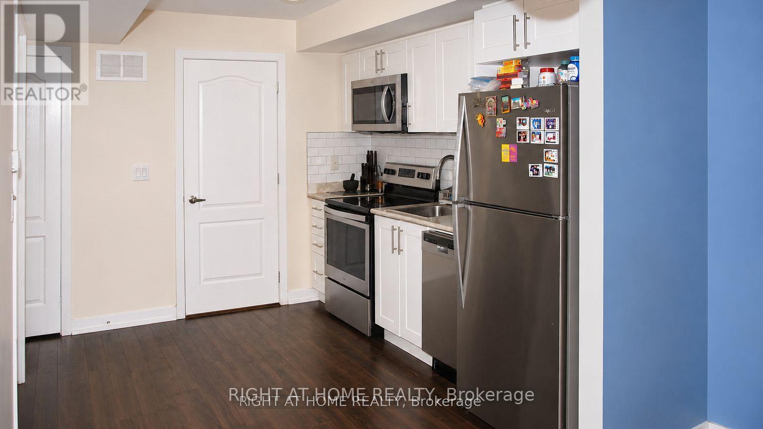 #2216 10 WESTMEATH LANE - 3