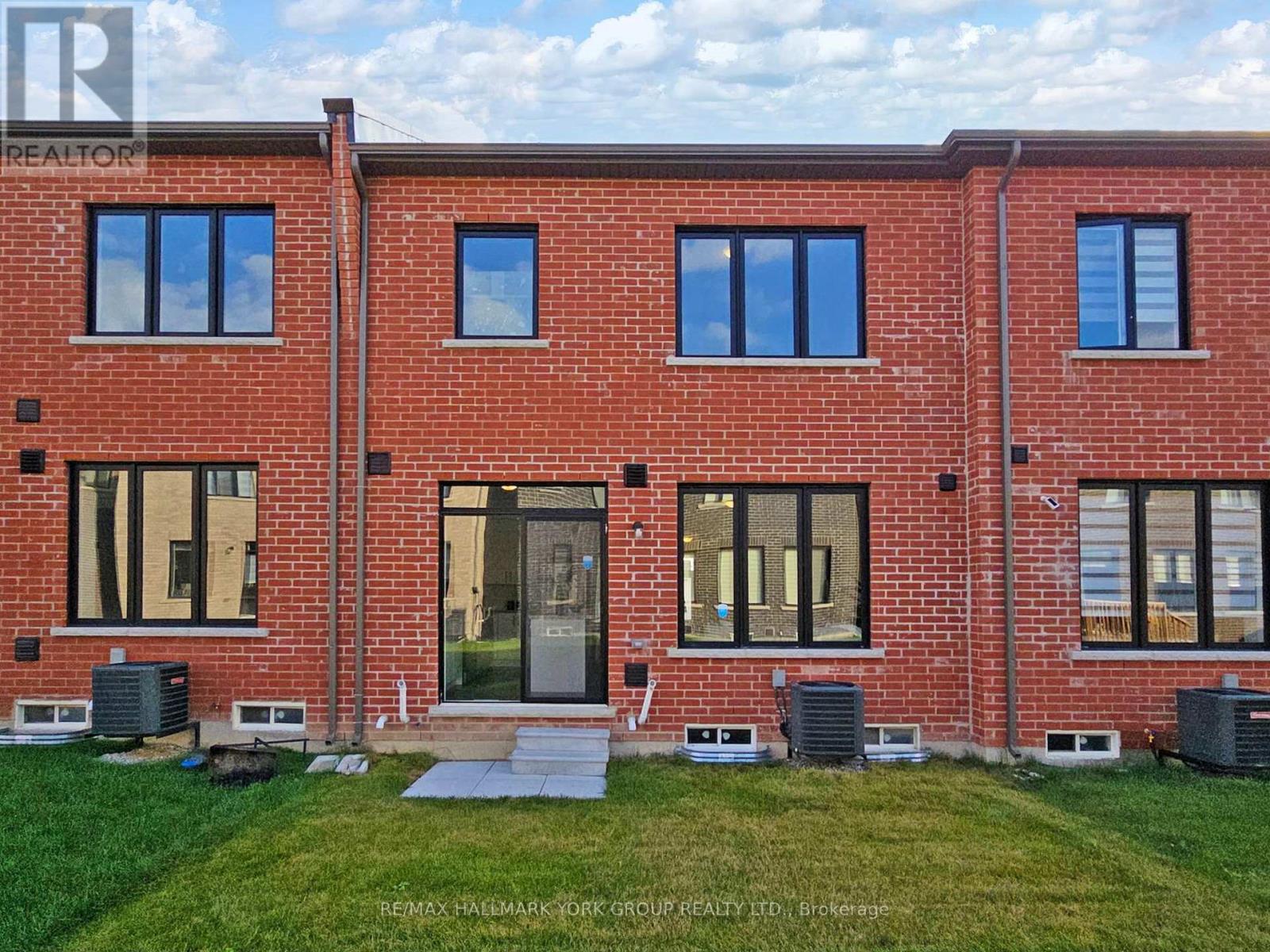 42 BLICK CRESCENT - 37