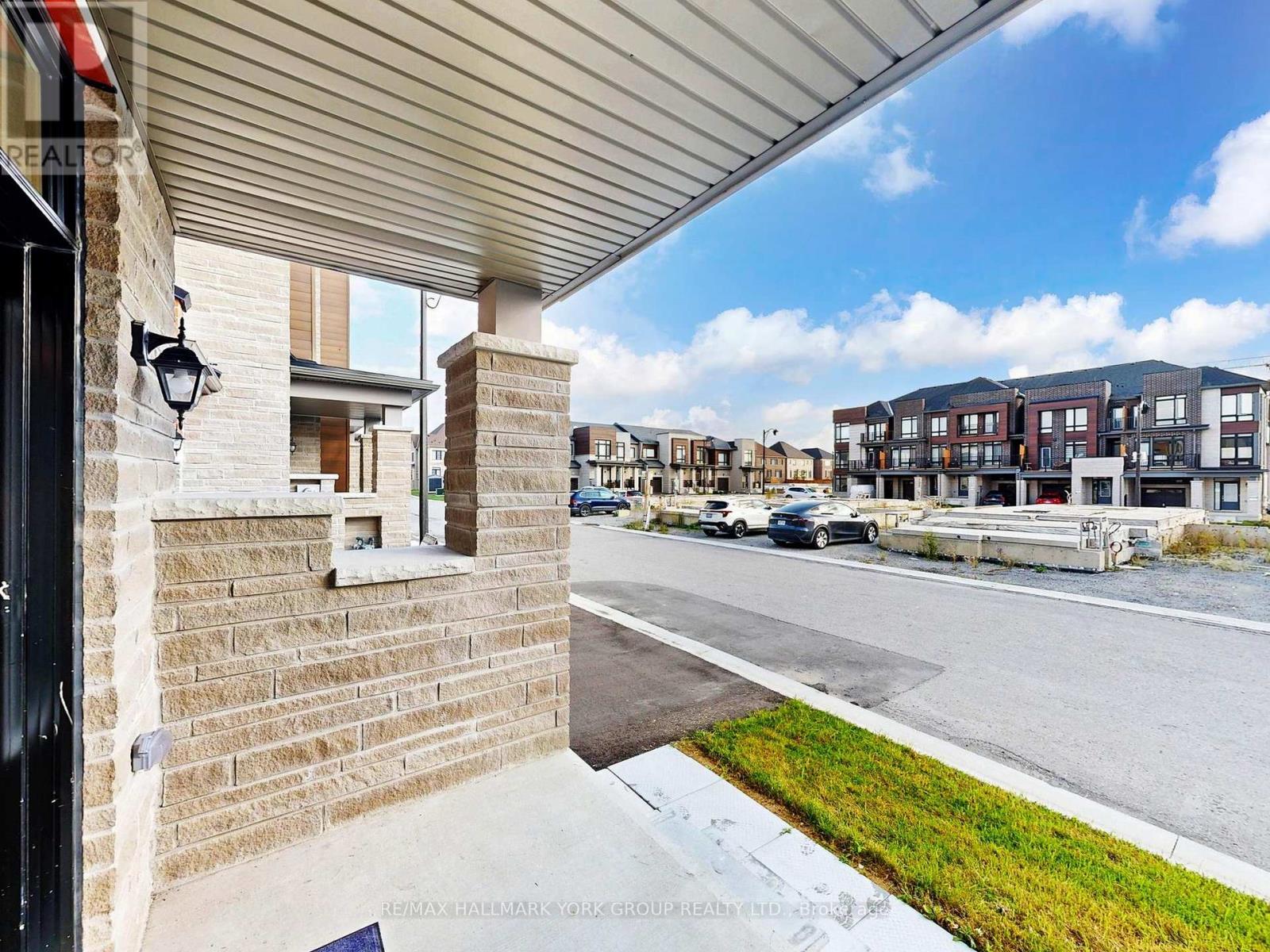 42 BLICK CRESCENT - 40