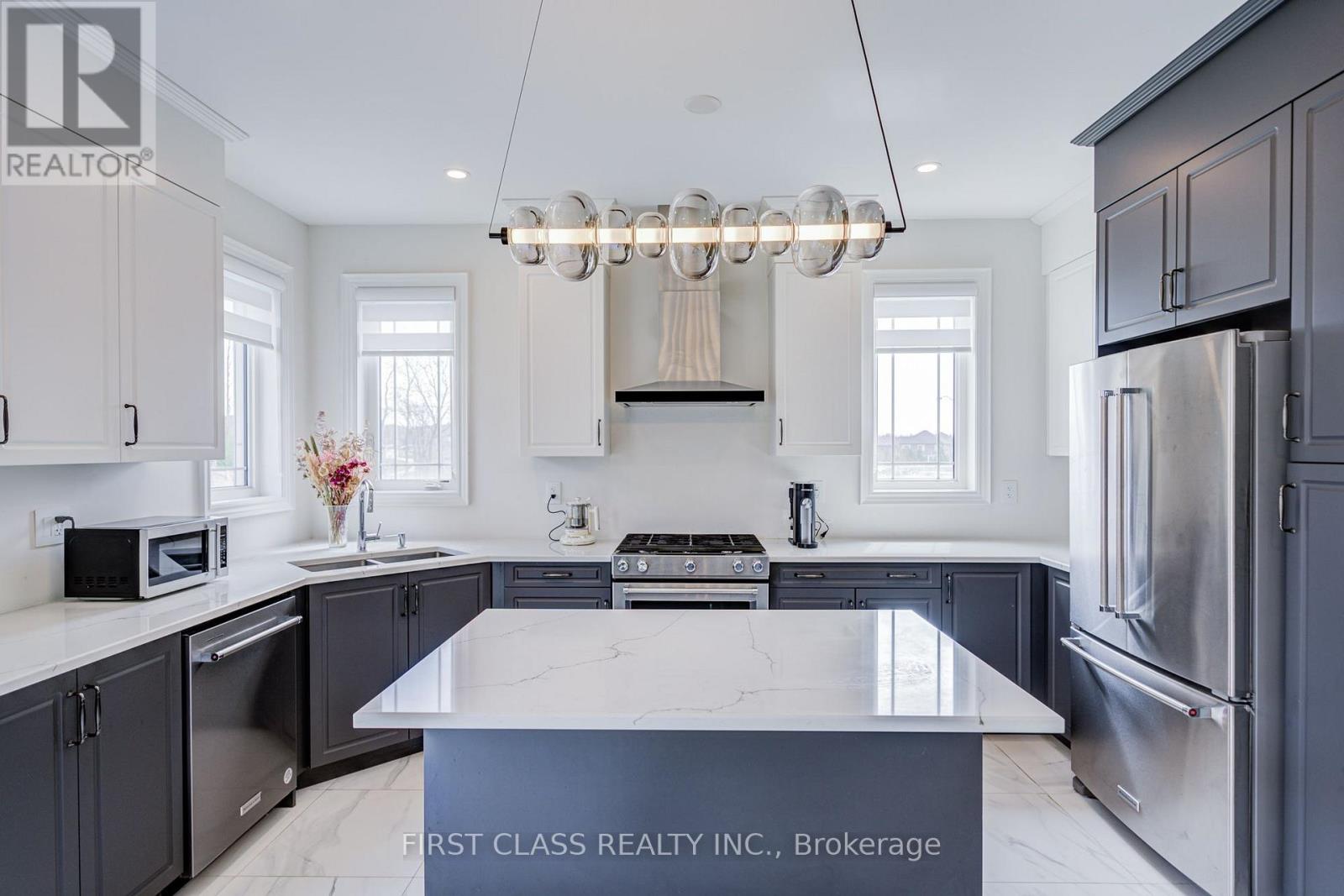376 SEAVIEW HEIGHTS, East Gwillimbury (Queensville)