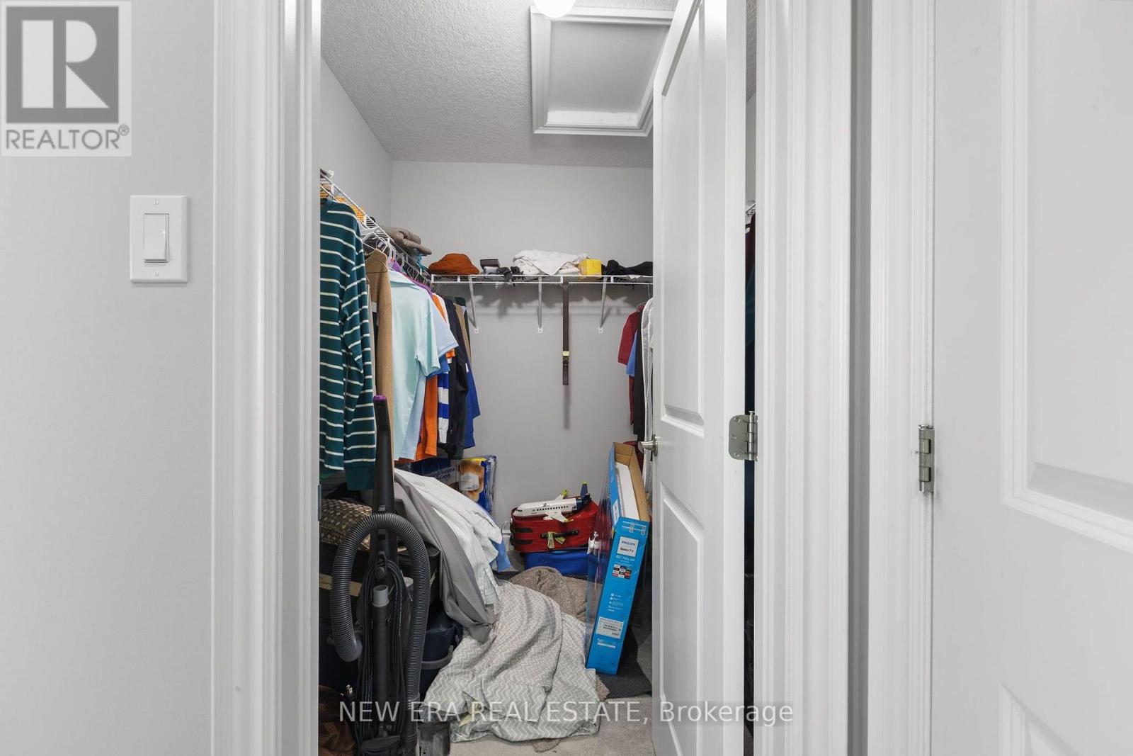 124 WALKER BOULEVARD - Image 33