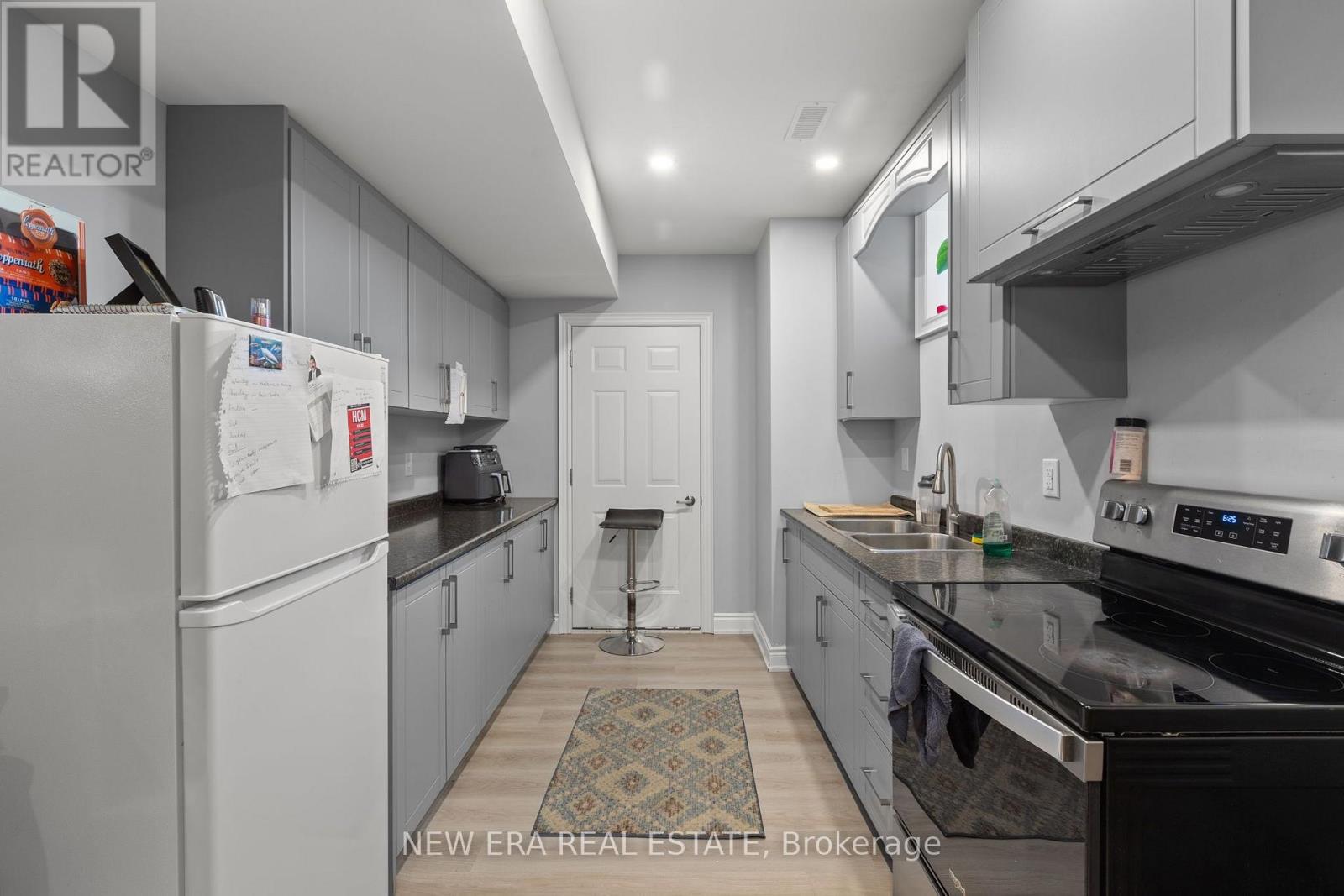 124 WALKER BOULEVARD - Image 35