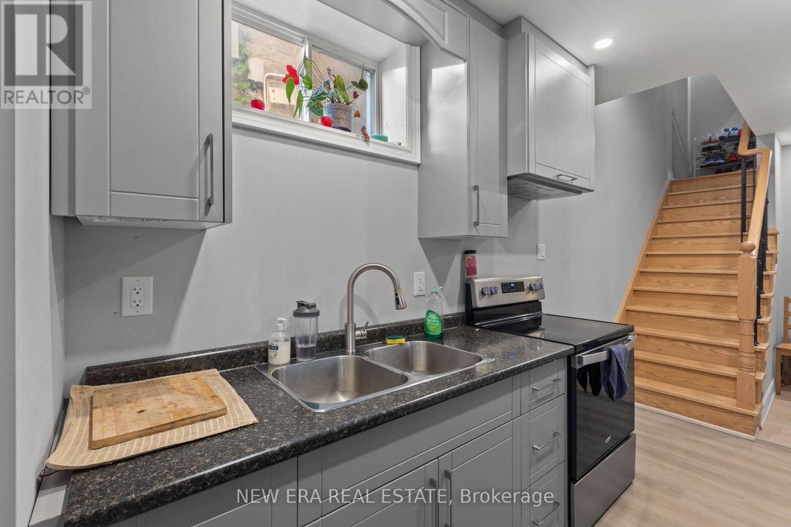124 WALKER BOULEVARD - Image 36
