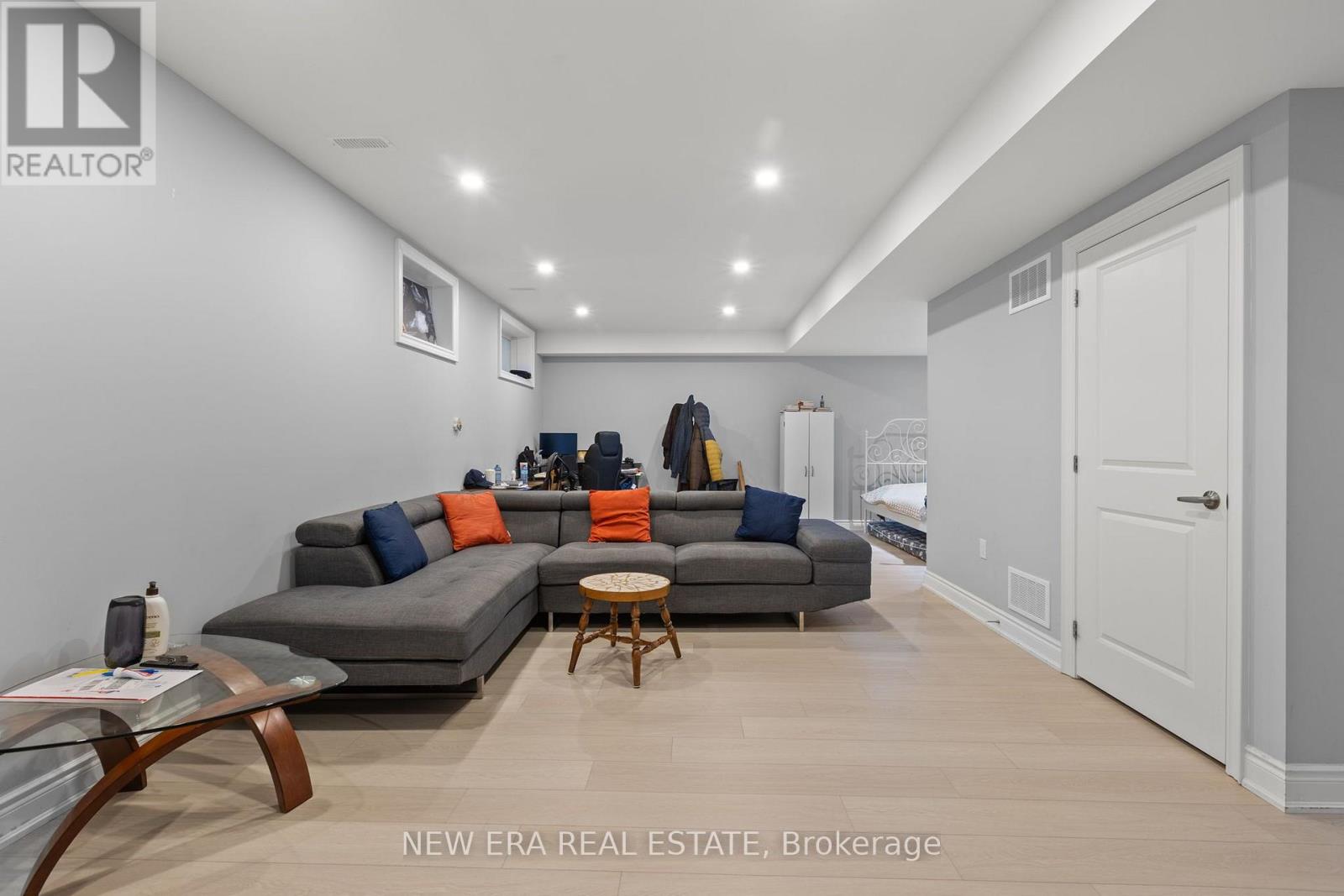 124 WALKER BOULEVARD - Image 37