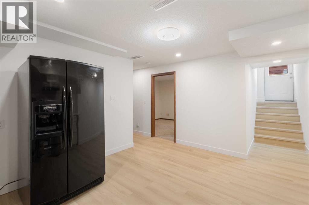 1312 48 Avenue NW - 38