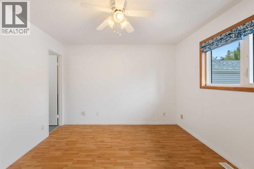 1312 48 Avenue NW - 17