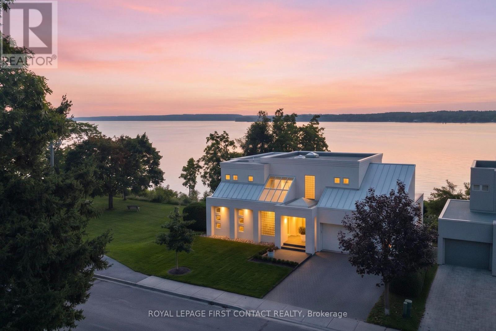 51 Kempenfelt Drive, Barrie — photo 1