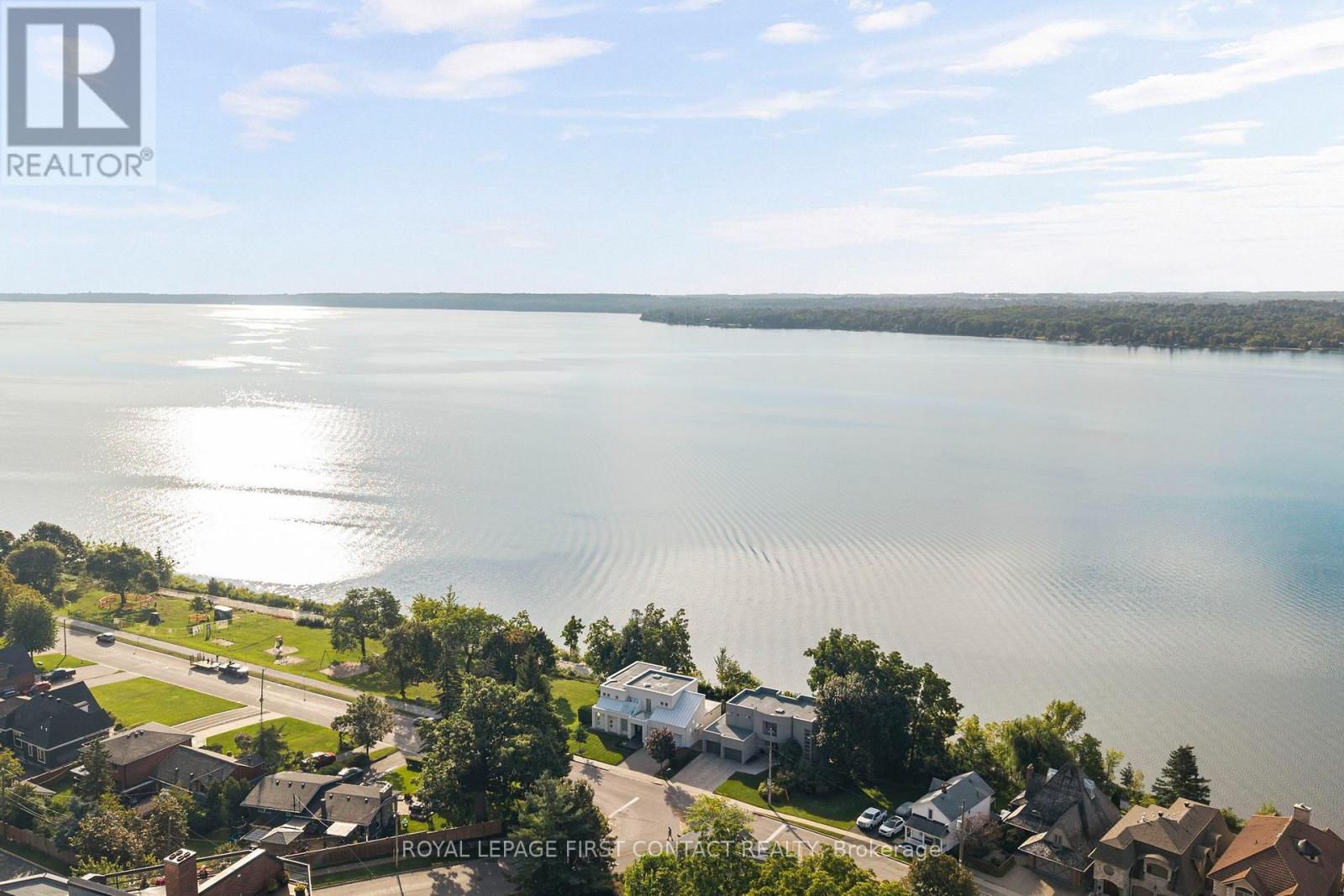 51 Kempenfelt Drive, Barrie — photo 2