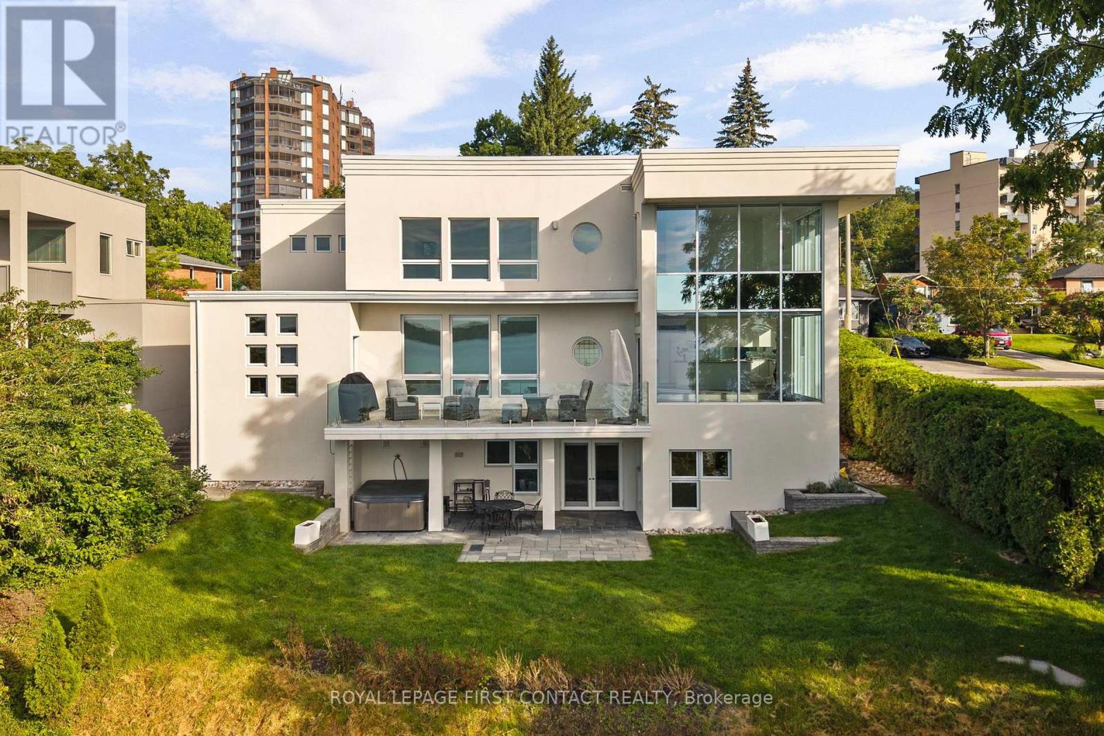 51 Kempenfelt Drive, Barrie — photo 4